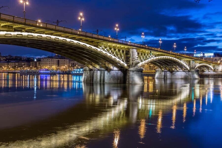 Budapest Night Tour in Spanish and Danube Boat Ride (optional) - Getting Oriented: Szent István tér and the 15-Minute Rule
