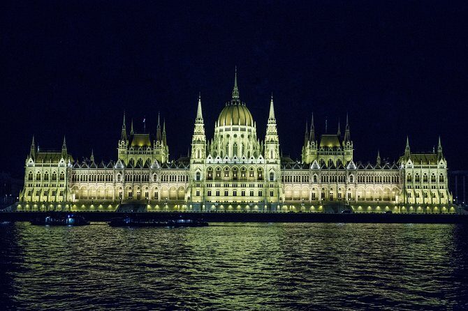 Budapest: Night Walking Tour with Danube River Cruise - Starting at the Hungarian State Opera: a smart kickoff and quick orientation
