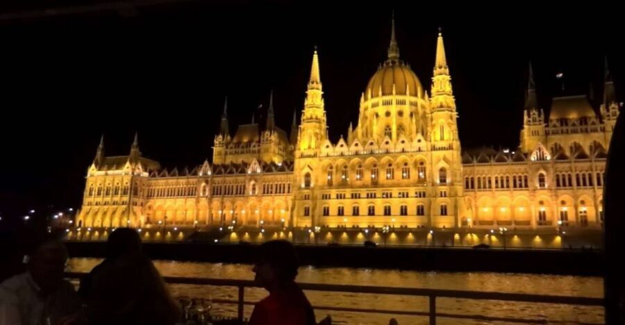 Budapest: Night Walking Tour with River Cruise and Wine - Why Budapest at Night Really Works