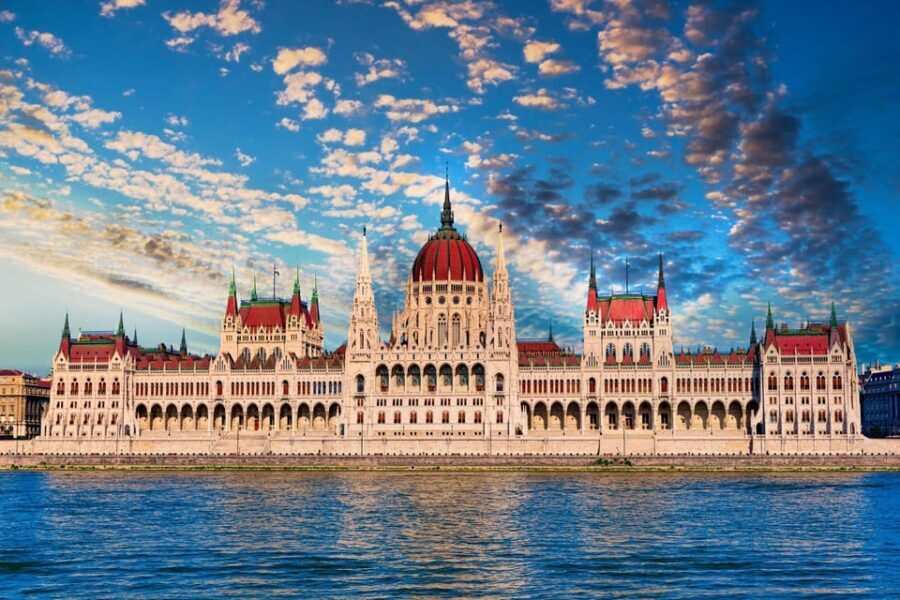 Budapest Old Town and Top Attractions Private Walking Tour - Meeting at Madal Cafe: how the tour sets you up fast