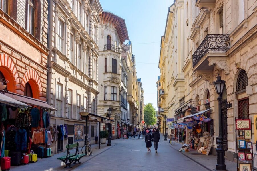 Budapest Old Town and Top Attractions Private Walking Tour - Who this tour suits best in real life
