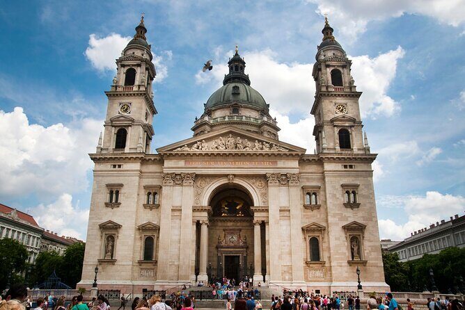 Budapest Orientation Walking Tour - Meeting point, walking rhythm, and how the tour actually moves