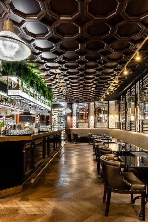 Budapest: Párisi Passage Restaurant 3-Course Menu - Champagne tasting meets wine or mocktail: the drinks plan