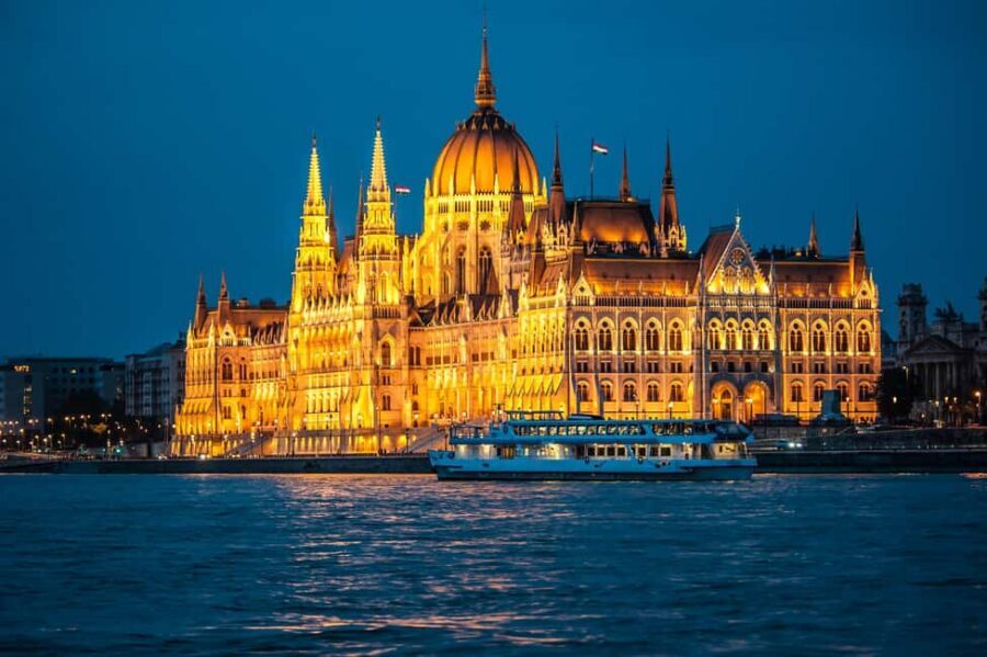 Budapest: Parliament Panorama Cruise with Törley Prosecco - Chain Bridge and the Danube Line: Budapest’s Main Photo Corridor
