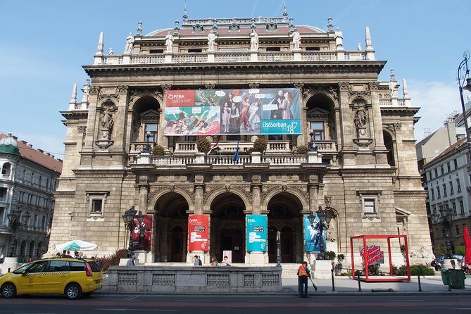 Budapest Pest side tour: Days of Glory - Liberty Square and Parliament: 20th-century reality check