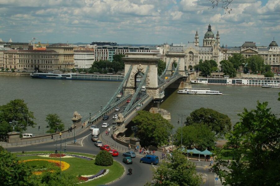 Budapest: Private 3-hour Guided City Tour by Bus - Key Points at a Glance
