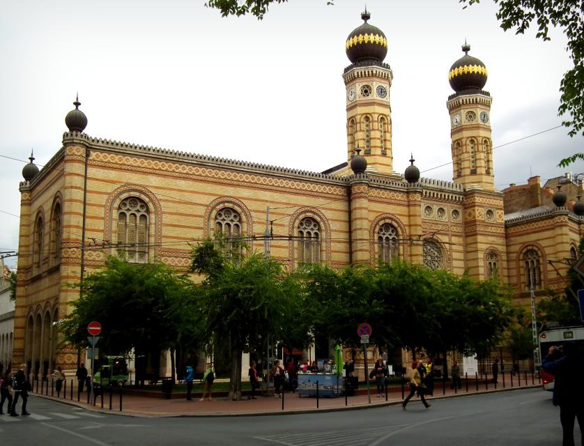 Budapest: Private 3-hour Guided City Tour by Bus - Price and Value: What $259 per Group Is Actually Buying You