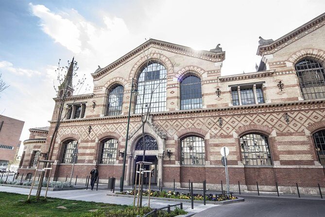Budapest Private 4 Hour City Tour Experience with a car / van - Champs-Élysées style streets, House of Terror, and the Opera stop
