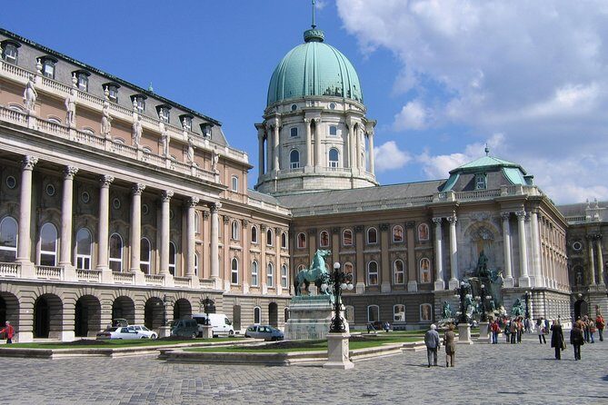 Budapest Private Arrival Transfer: Railway station to hotels - The Real Value of This Price: Paying for Time, Not Just a Ride