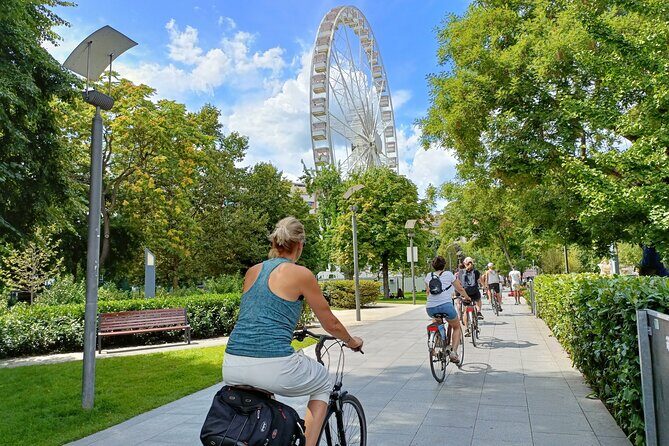 Budapest private Bike & e-Bike Tour with a drink - Liberty Square and a Soviet Memorial Reminder