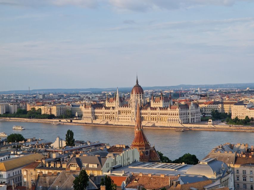 Budapest: private deluxe tour with a native, in Spanish - Why this Spanish private format makes Budapest easier