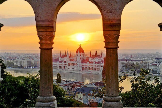 Budapest Private Full Day City Tour with a comfortable air -conditioned car - Central Market Hall and the Jewish Quarter: food culture and community landmarks
