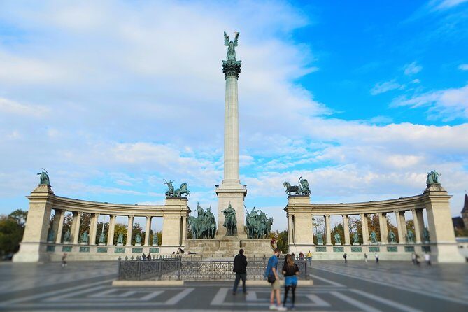 Budapest Private Luxury Sightseeing Tour with Guide and Transport - Pest in one loop: Parliament, St. Stephen’s Basilica, and the Andrassy Avenue glow