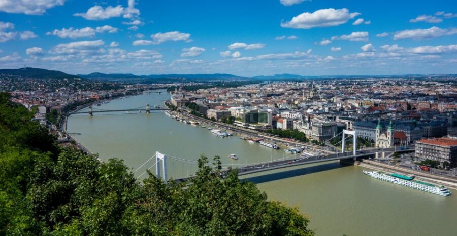 Budapest: Private Walking Tour of City with Spanish Guide - Why This Private Spanish Walking Tour Makes Budapest Feel Less Like a Checklist