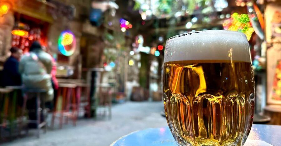 Budapest: Ruin Bar Tour - District 7 Street Art and the Icebreakers That Actually Work