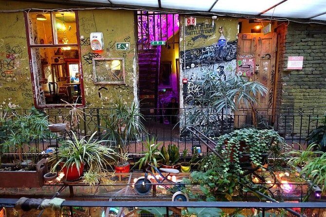 Budapest Ruin Bars Evening Walking Tour with Drinks & Snacks - Who this tour is best for