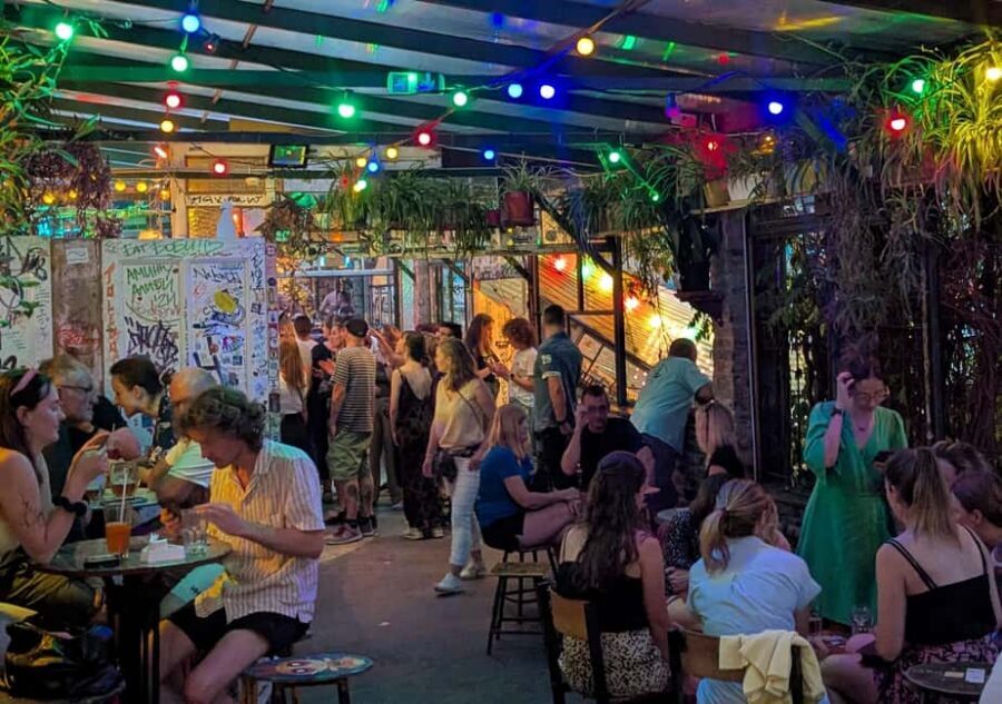 Budapest: Ruin Bars, Street Art, and Jewish Quarter Tour - The Ruin Bars Route: How the Stops Work Without Chaos
