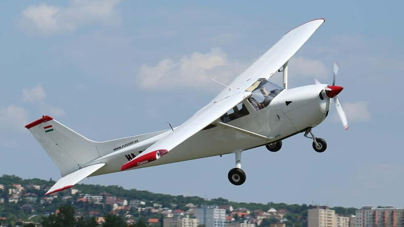 Budapest Sightseeing Flight with Cessna C172 - Why a 25-Minute Cessna Flight Works So Well Over Budapest
