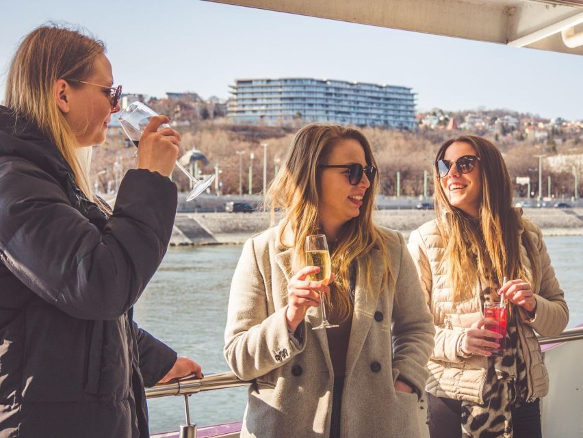 Budapest: Sunset Cocktail Cruise - Who should book this cruise—and who should skip it
