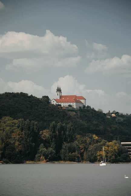 Budapest: Tihany Peninsula Hike and Abbey Day Trip - Getting to Balatonfüred: the train ride that sets the rhythm