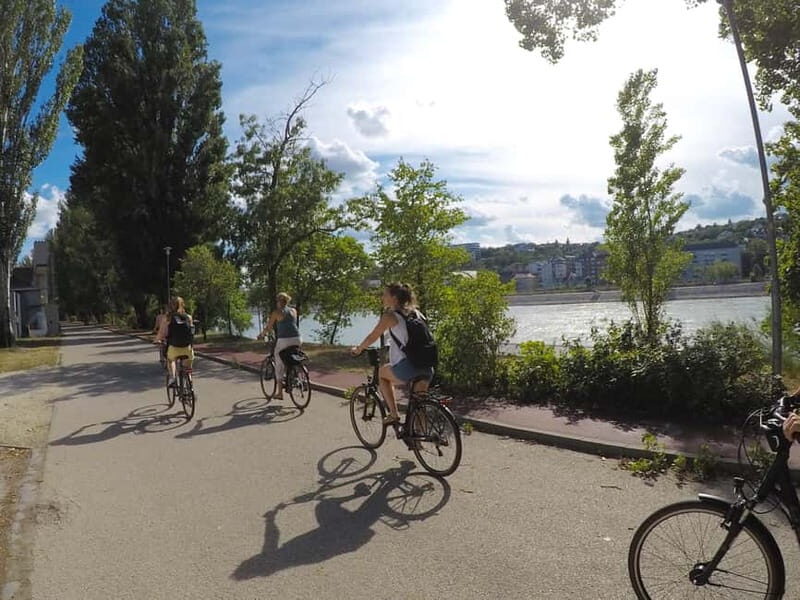 Budapest to Szentendre e-Bike Tour with a local guide - The river stretch: where the day turns scenic