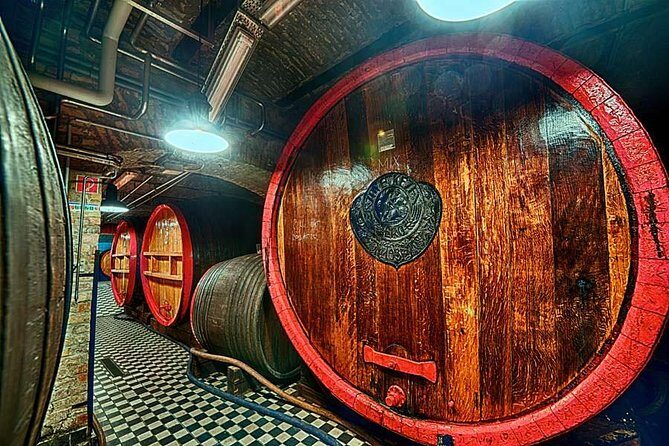 Budapest Tuk Tuk Tour with House of the Unicum Distillery Visit - Central Market Hall: shopping time you can actually use