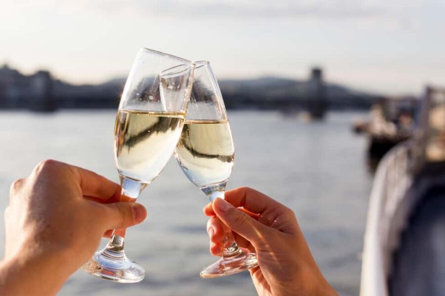 Budapest: Unlimited Prosecco & Aperitivo Sightseeing Cruise - Where you board: two docks, and the date can matter