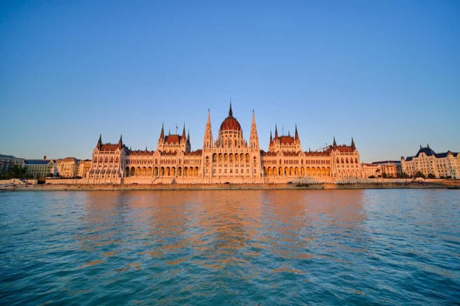 Budapest: Unlimited Prosecco & Aperitivo Sightseeing Cruise - Price and what you actually get for $28