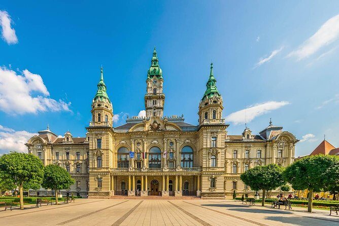 Budapest-Vienna One-Way Sightseeing Transfer - Esztergom Basilica over the Danube: the big wow moment