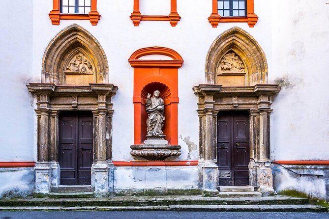Budapest-Vienna One-Way Sightseeing Transfer - Traveling comfortably: air-conditioning, luggage, and fewer headaches