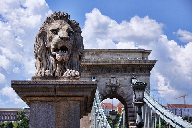 Budapest Walking Tour: Explore Top Sights & Hidden Gems - District VII Street Art Murals: Budapest as an Open-Air Gallery