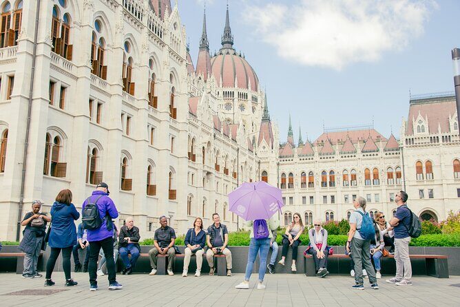 Budapest walking tour: Parliament and Shoes Memorial - Start point at St. Stephen’s Basilica: arrive early and look for the guide