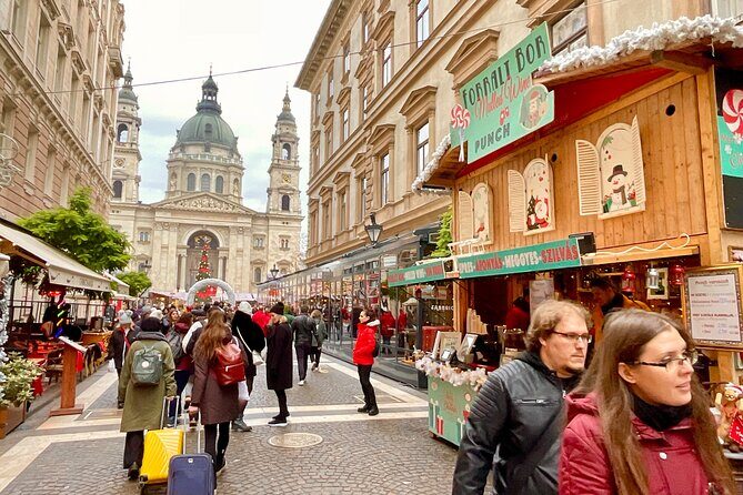 Budapest Wonderland - A Christmas Market Tour with Chimney Cake & Mulled Wine - Mulled wine, snacks, and how the included food changes the vibe