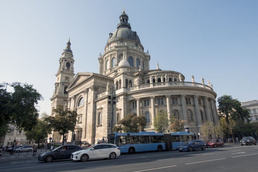 Castle District & Pest Driving Tour with Danube River Cruise - How the timing works: 3 hours on land, 1 hour on the Danube