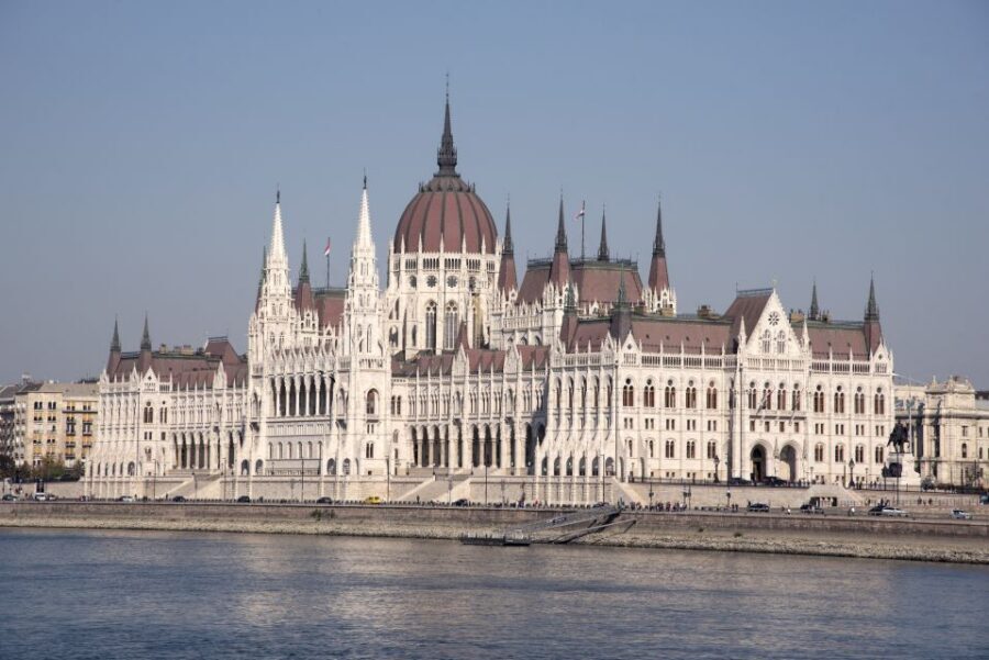 Castle District & Pest Driving Tour with Danube River Cruise - The Danube River cruise from Vigadó tér: UNESCO views without ticket-hunting