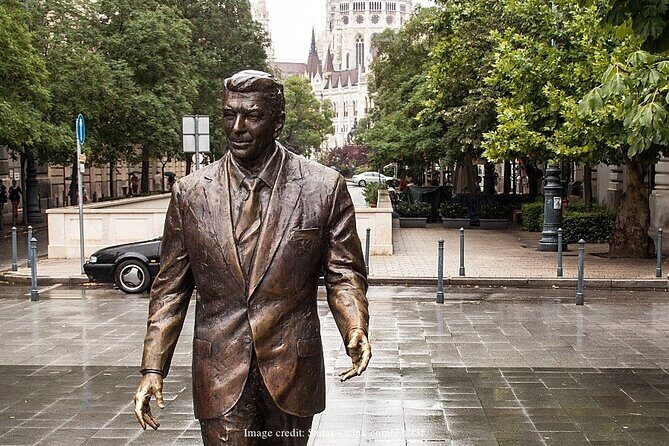 Communism in Budapest: Private Tour with House of Terror Museum - Falk Miksa Street and the Columbo statue