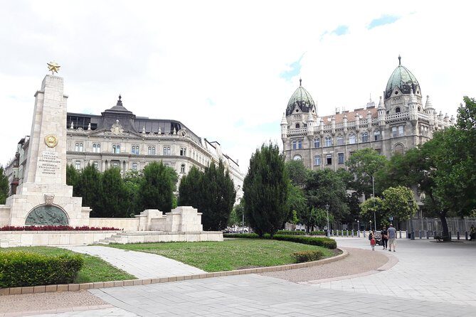 Comprehensive sightseeing tour - Vajdahunyad Castle and City Park: pretty buildings with layers underneath