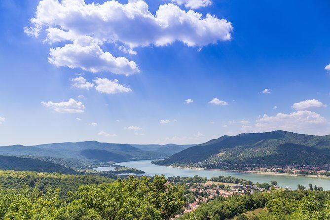 Danube Bend Full-Day Private Tour From Budapest - Lunch in Visegrád: a 3-course reset with river views