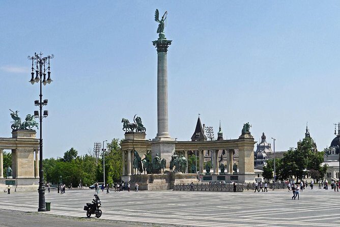 Downtown Pest Walking Tour - Holocaust Monument by the Danube: Why Location Matters