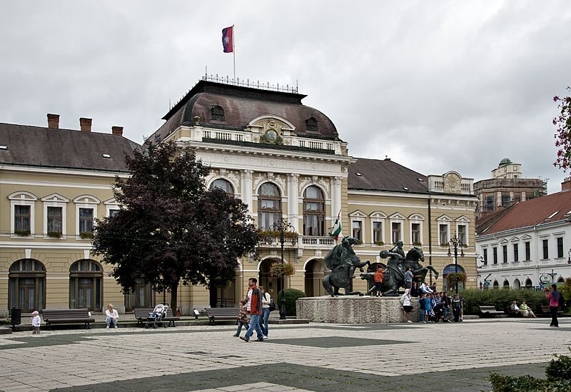 Eger, home to Bull's Bood, a private tour with winetaste - The logistics: private pick-up, then a straightforward coach ride