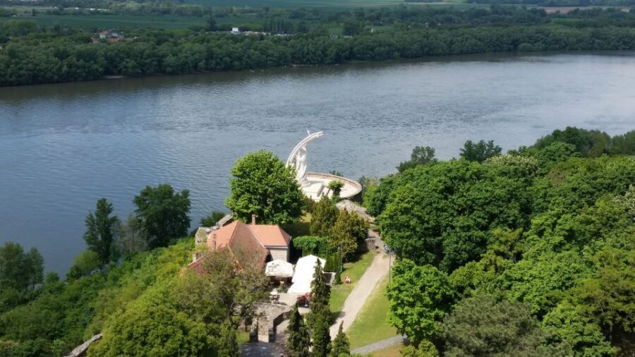From Budapest: Danube Bend Full-Day Private Tour with Lunch - What the guide actually does for you (and why that matters)