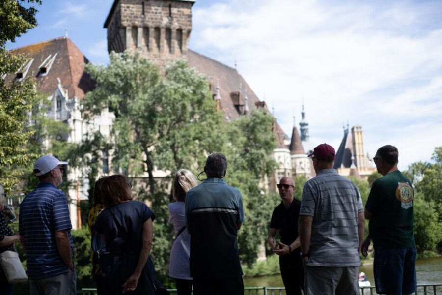 Full Day Budapest City Tour with Lunch, Wine & Dessert - Private or small-group format: comfort, questions, and pacing