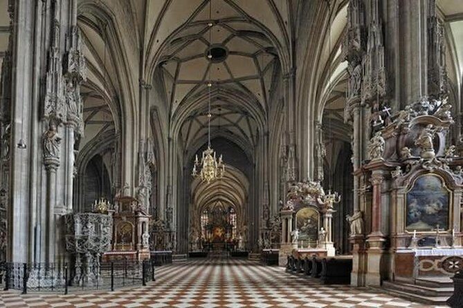 Full day PRIVATE GUIDED VIENNA tour from Budapest with lunch and drinks - MuseumsQuartier and Your Built-In Time to Shop or Visit Museums