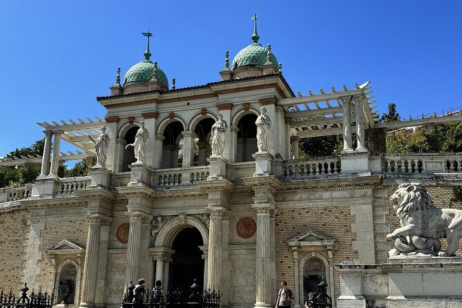 Gems of the Budapest Castle District Walking Tour - Holy Trinity Statue: symbolism first, then the views later