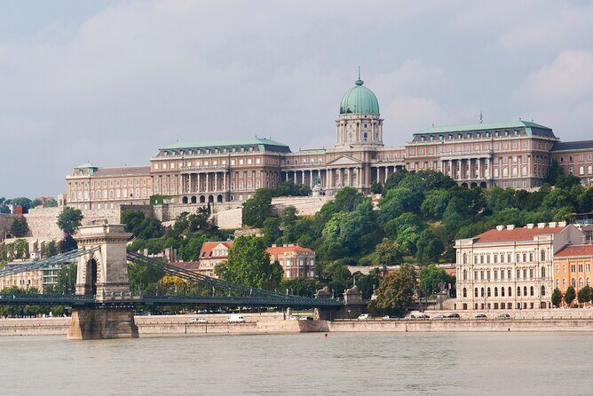 General sightseeing tour - Anonymus Szobor: A Quick Stop With a Real Story