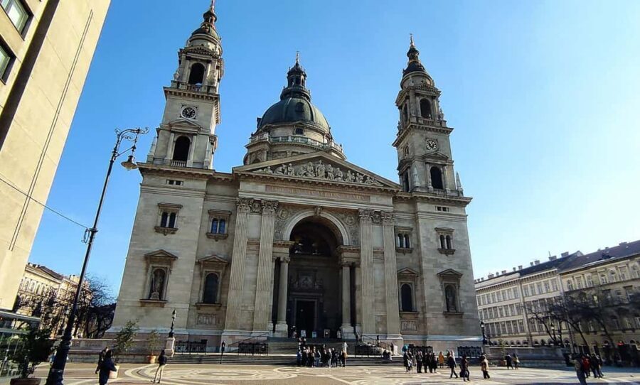German speaking guided walking tour in Budapest - A fast, German-language intro to Pest and the Castle District