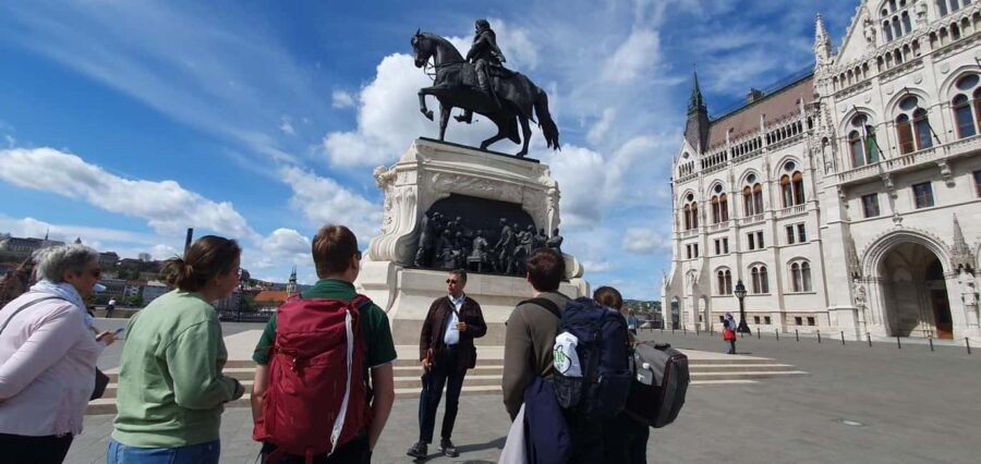 German speaking guided walking tour in Budapest - Starting at Szent István tér: why the walk begins at St Stephen’s Basilica