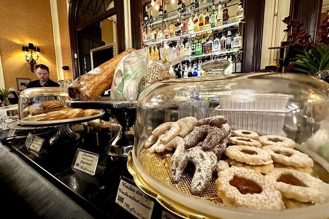 Guilty pleasures - A Budapest Dessert & Coffee House Tour - Chimney cake in Budapest: watch the steamy finish