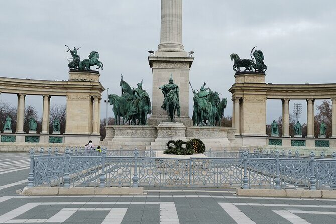 Historical and Cultural Guided Tour of Budapest - Shoes on the Danube Bank to Chain Bridge: moving from memorial to medieval power