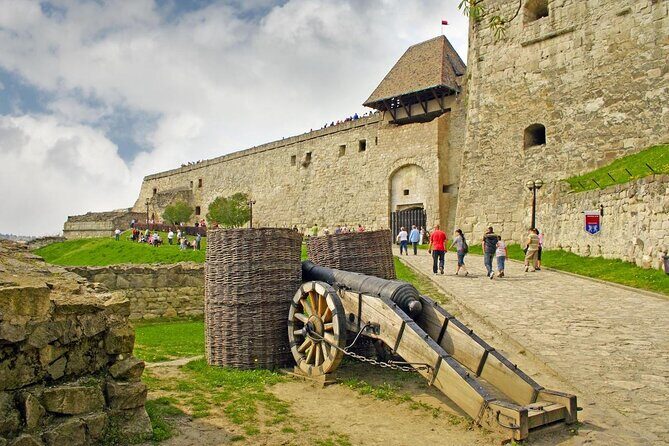 Home to Bull's Blood red wine! Eger with winetaste private tour - Key things to know before you go